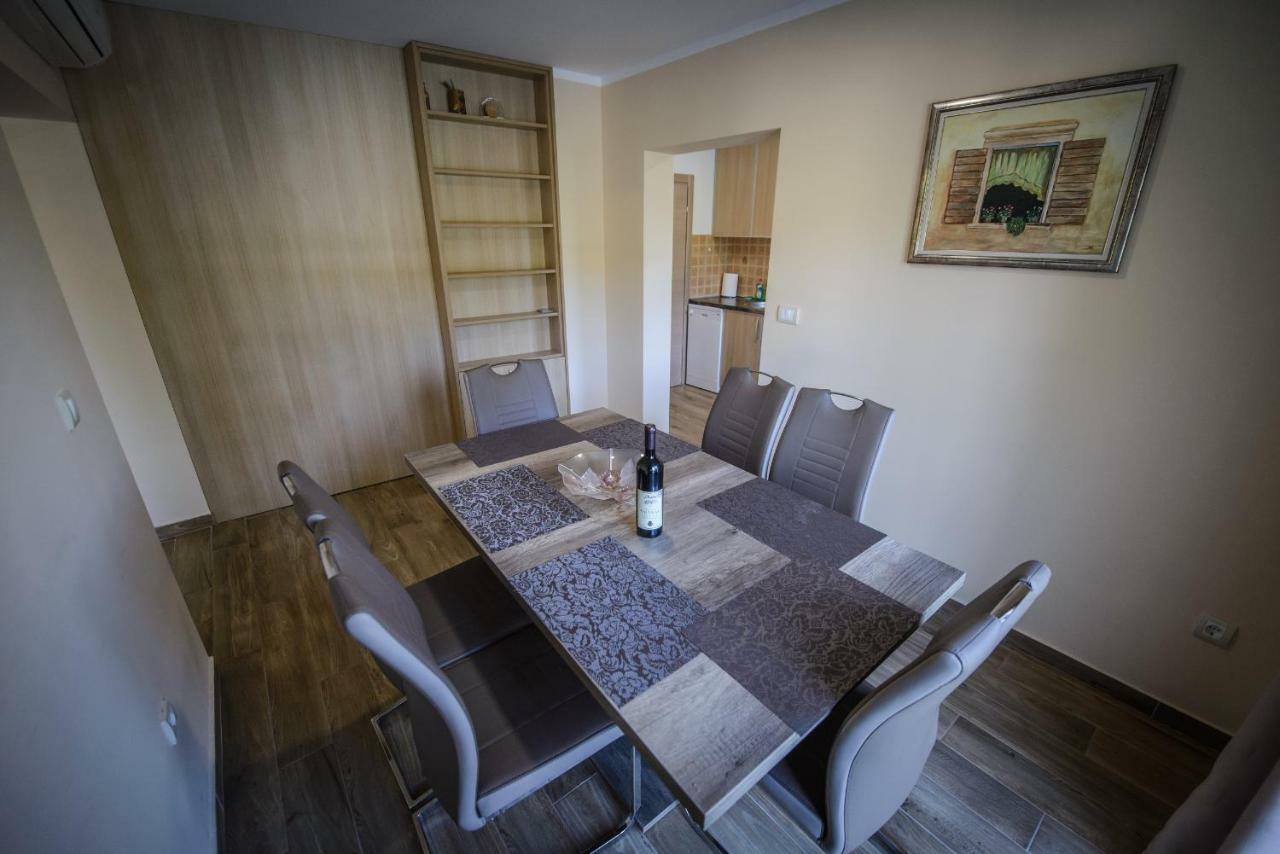 Apartment Vrutak Kotor Buitenkant foto