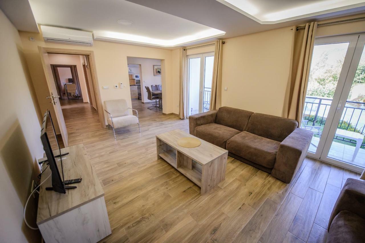 Apartment Vrutak Kotor Buitenkant foto